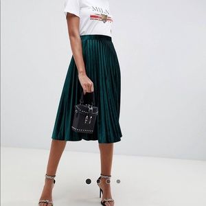 MissGuided Velvet Green Skirt